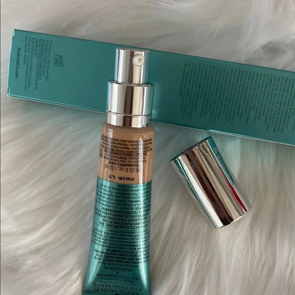NIB IT Cosmetics Full Coverage fair/light cream